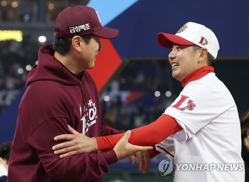 LEAD) Choo Shin-soo re-signs for 1 more year with KBO club Landers