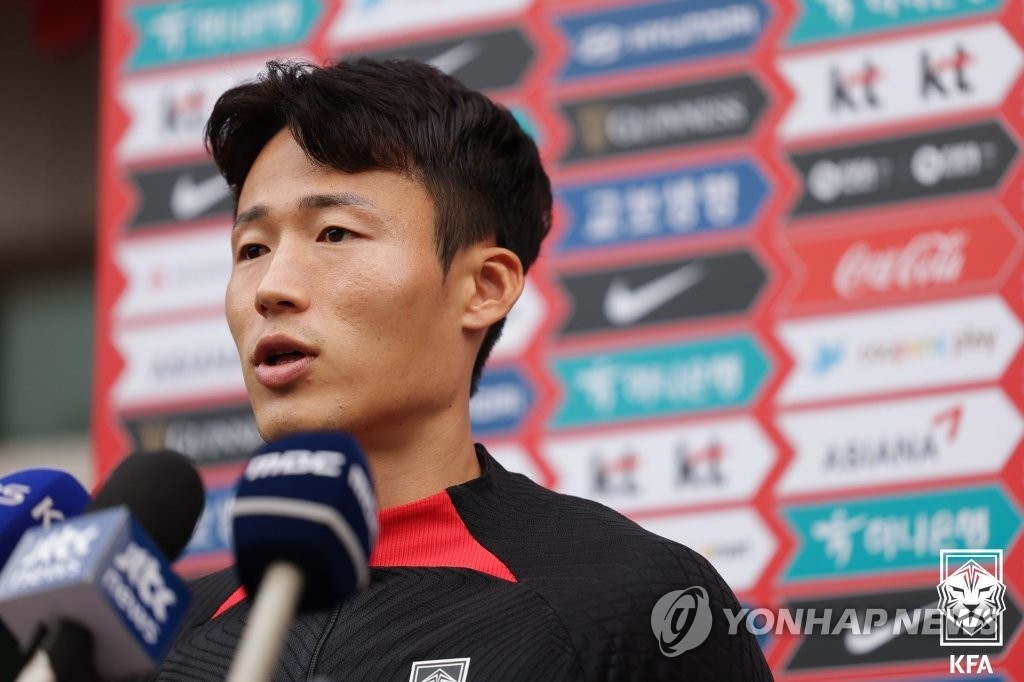 South Korean midfielder Son Jun-ho speaks to reporters at the National Football Center in Paju, Gyeonggi Province, before a training session on Nov. 9, 2022, in this photo provided by the Korea Football Association. (PHOTO NOT FOR SALE) (Yonhap)