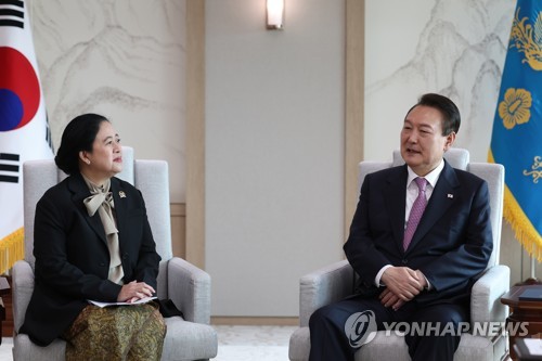Yoon meets with Indonesia's parliamentary speaker