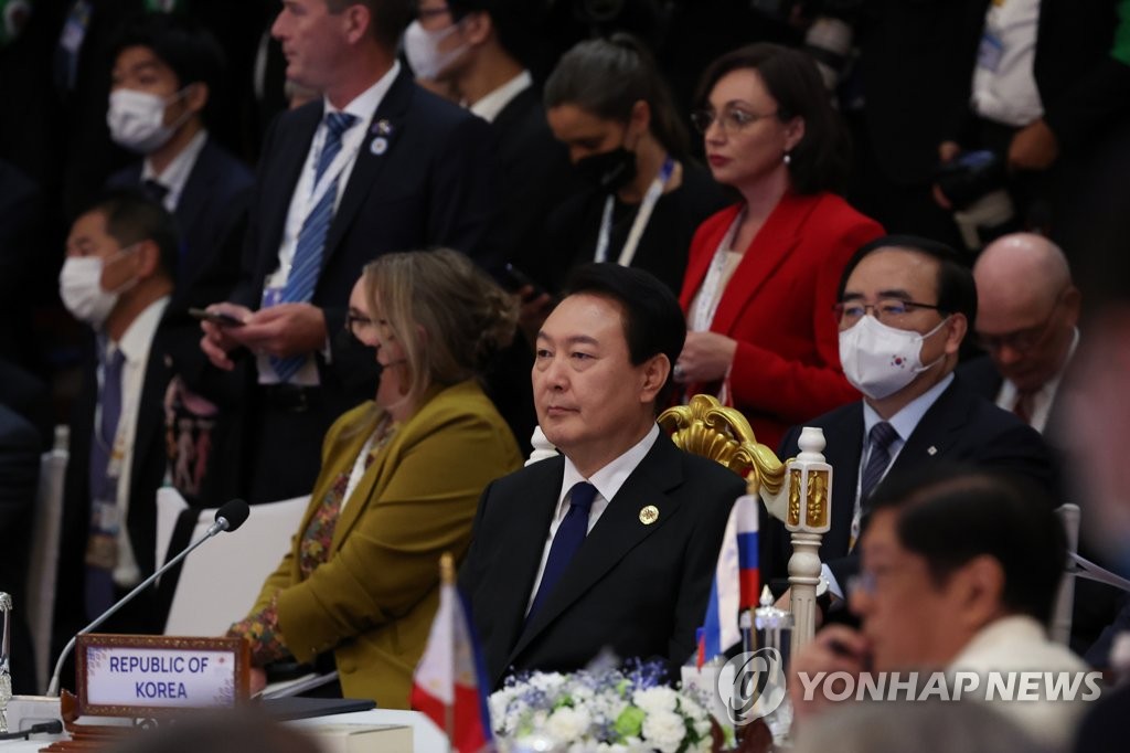 東アジア首脳会議に出席した尹大統領＝１３日、プノンペン（聯合ニュース）