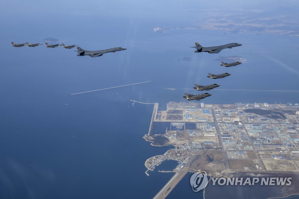 미 전략폭격기 B-1B 한반도 재전개