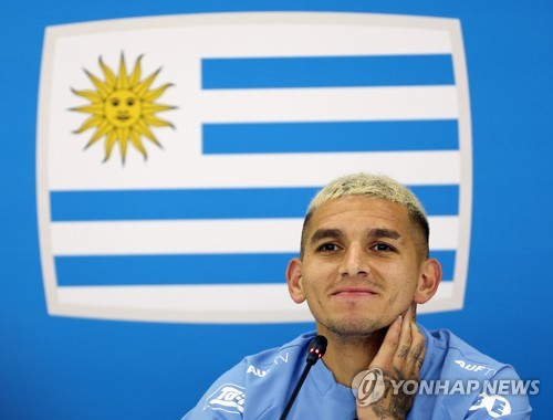Lucas Torreira of Uruguay attends a press conference at Al Erssal Training Center in Doha following a training session for the FIFA World Cup on Nov. 23, 2022. (Yonhap)