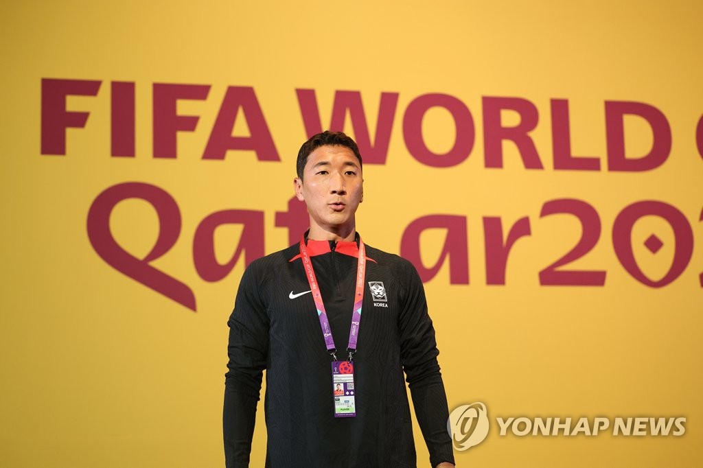 Jung Woo-young of South Korea poses for photos on his way to a press conference ahead of Group H match against Uruguay at the FIFA World Cup at the Main Media Centre in Al Rayyan, west of Doha, on Nov. 23, 2022. (Yonhap)