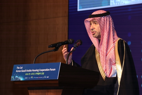 وزير الشؤون البلدية والقروية والإسكان السعودي يلقي كلمة التهنئة