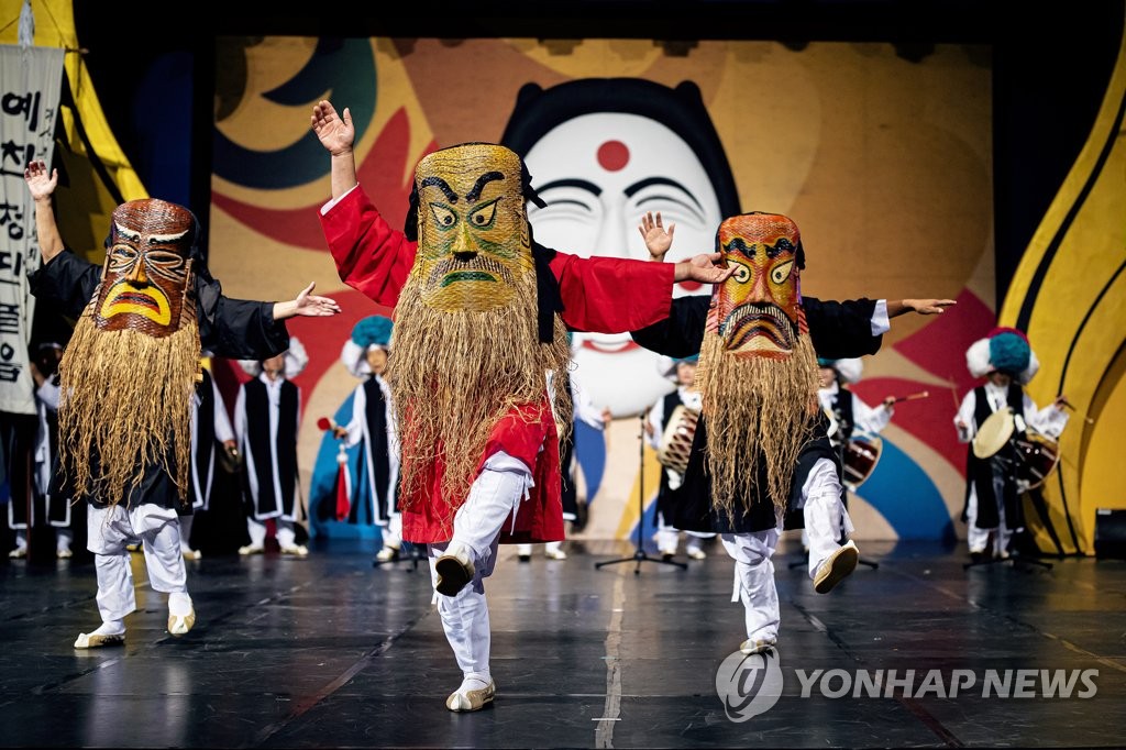 풍자와 해학 담긴 탈춤, 한국 22번째 인류무형문화유산 됐다