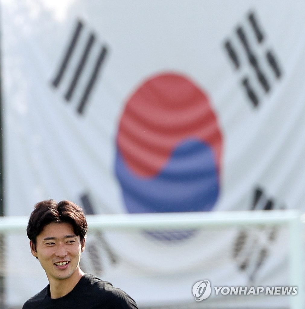 South Korean forward Cho Gue-sung participates in a training session for the FIFA World Cup at Al Egla Training Site in Doha on Dec. 1, 2022. (Yonhap)