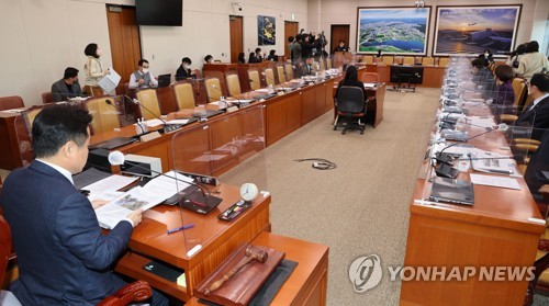 민주 "'안전운임제 3년 연장' 정부여당안 수용…관련 법 개정"