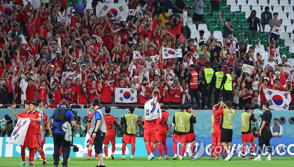 (كأس العالم) قائد الفريق سون هيونغ مين يشكر الجماهير على منح الطاقة في الفوز المثير - 2