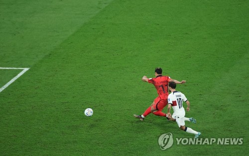 Hwang Hee-chan scores winning goal