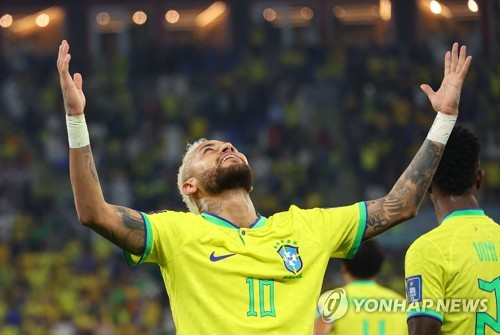 (كأس العالم) نهاية الشوط الأول من مباراة دور الـ16 بين كوريا الجنوبية والبرازيل بـ 0-4