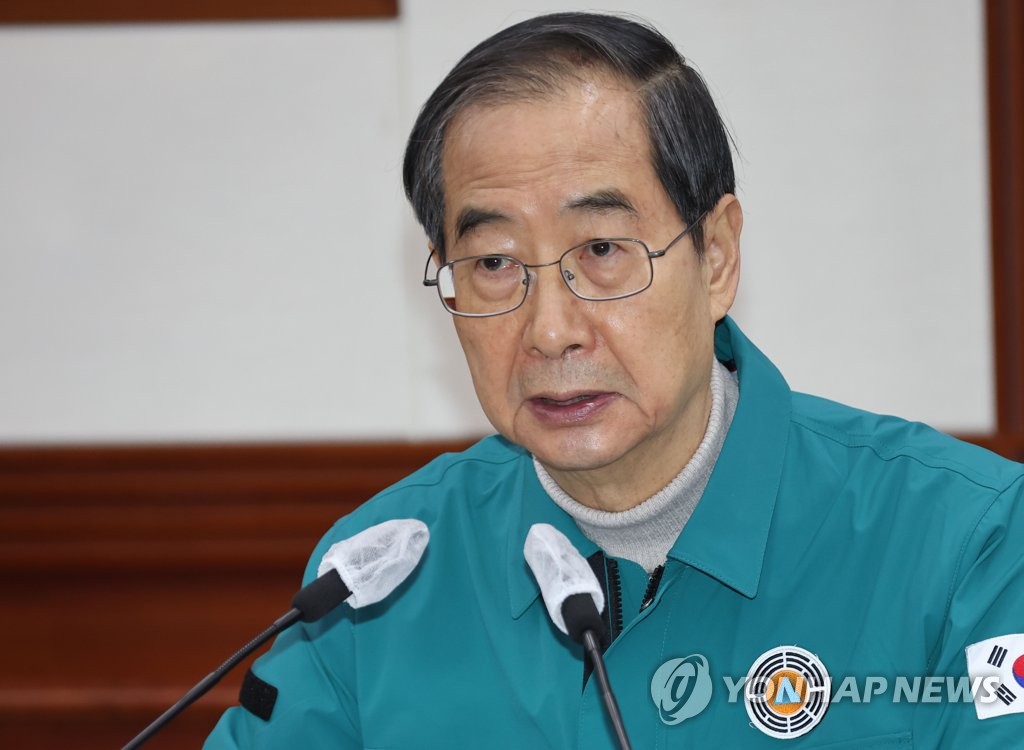 Prime Minister Han Duck-soo speaks at a response meeting in Seoul on Dec. 9, 2022. (Yonhap) 