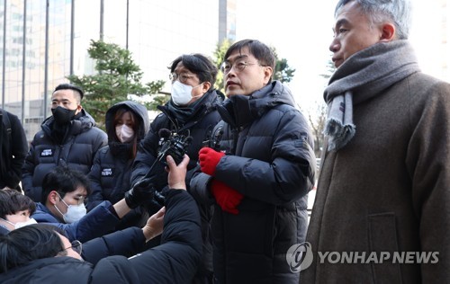 '더탐사' 한동훈 아파트 침입 관련 경찰 출석
