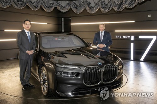 El presidente de Samsung con el presidente de BMW