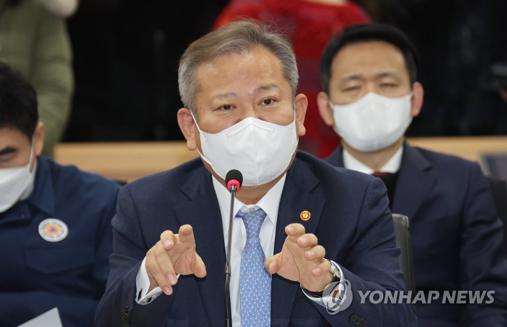 Interior and Safety Minister Lee Sang-min speaks during a parliamentary probe at the government complex in Seoul on Dec. 23, 2022, into the Oct. 29 crowd crush, which killed 159 people in the capital's Itaewon district. (Yonhap)