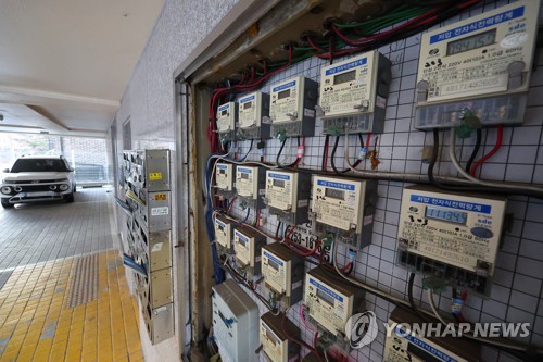 서울 시내의 한 다세대주택 전기 계량기 