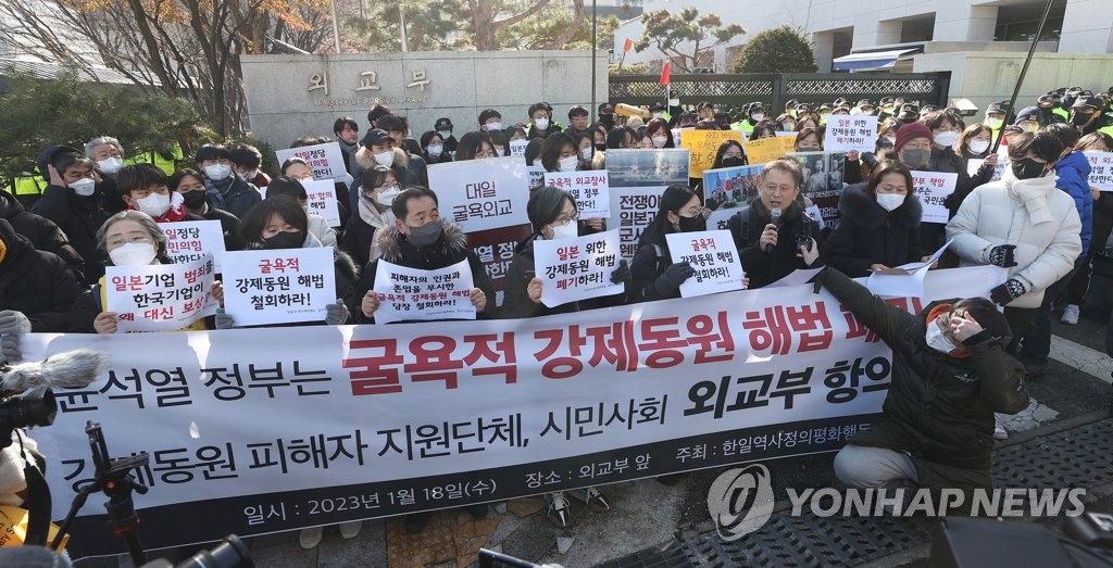徴用問題の解決案は「屈辱」　市民社会の反発続く＝韓国