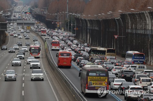 설날 귀경길 정체 본격화…부산→서울 8시간 10분
