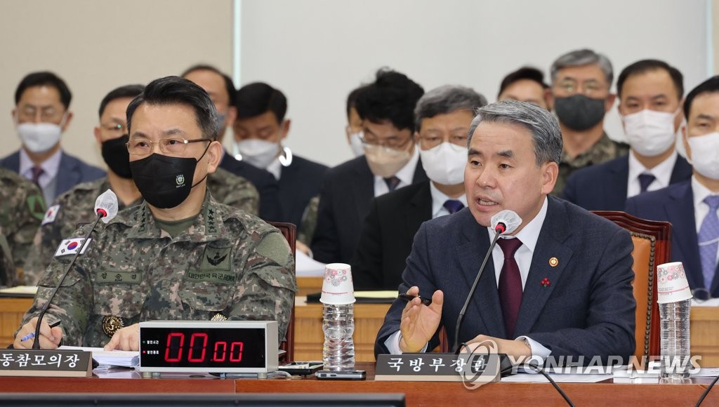 Defense chief at parliamentary session