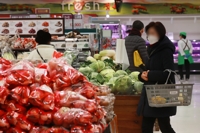 폰으로 장보기가 대세…1월 온라인식품구매 3.6조원 '역대 최대'