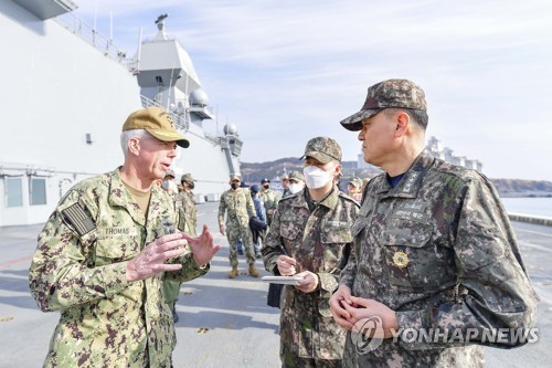 Navy commanders of S. Korea, U.S. meet