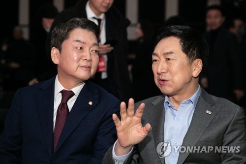 대화하는 김기현 당 대표 후보와 안철수 당 대표 후보