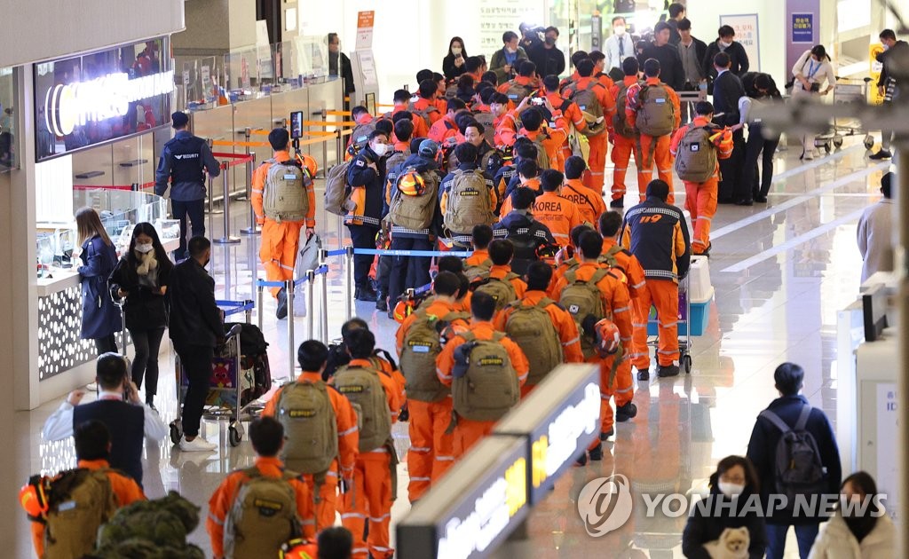 형제의 나라를 위해 떠나는 대한민국 긴급구호대원들
