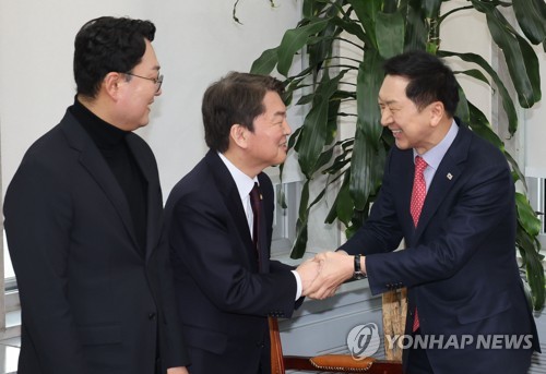 與전대 '탄핵' 공방…"安, 尹에 칼겨눌 수도" "金, 망언·협박"