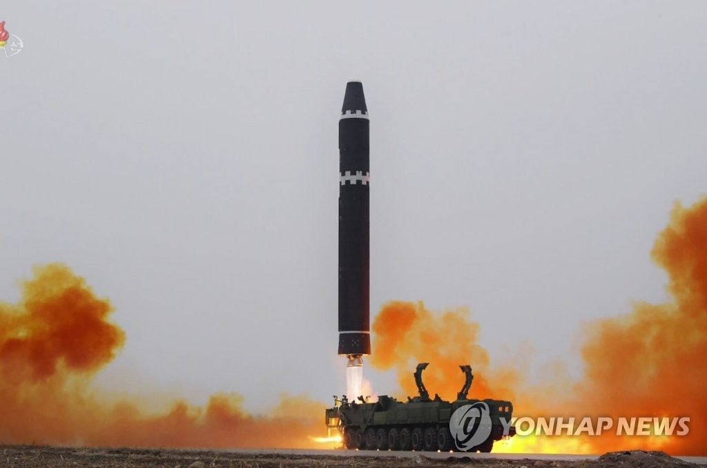 북한, ICBM '화성포-15형' 발사 훈련 진행