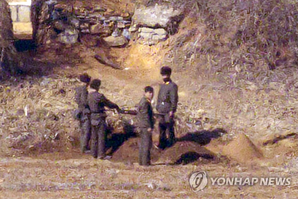 作業中の北朝鮮の軍人（資料写真）＝（聯合ニュース）≪転載・転用禁止≫