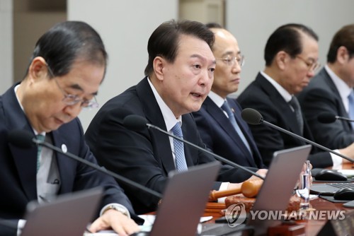 الرئيس «يون» يعرب عن التزامه بتطبيع النقابات العمالية