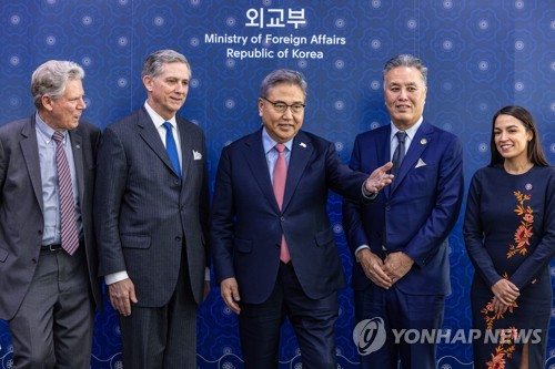 وزير خارجية كوريا الجنوبية يلتقي بالمشرعين الأمريكيين لطلب الاهتمام بقضية قانون خفض التضخم