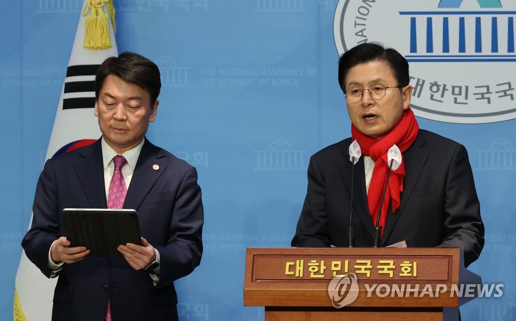공동 기자회견하는 황교안과 안철수