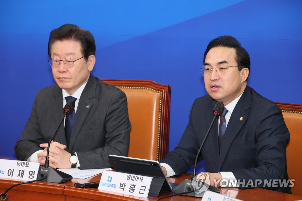 Main opposition Democratic Party leader Lee Jae-myung (L) and floor leader Park Hong-keun (R) attend the party's Supreme Council meeting at the National Assembly in Seoul on March 15, 2023. (Yonhap)