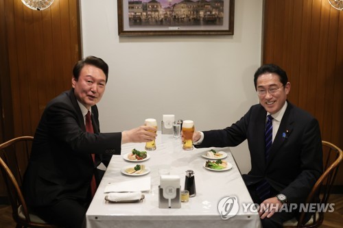 Yoon, Kishida bond over drinks at popular eatery