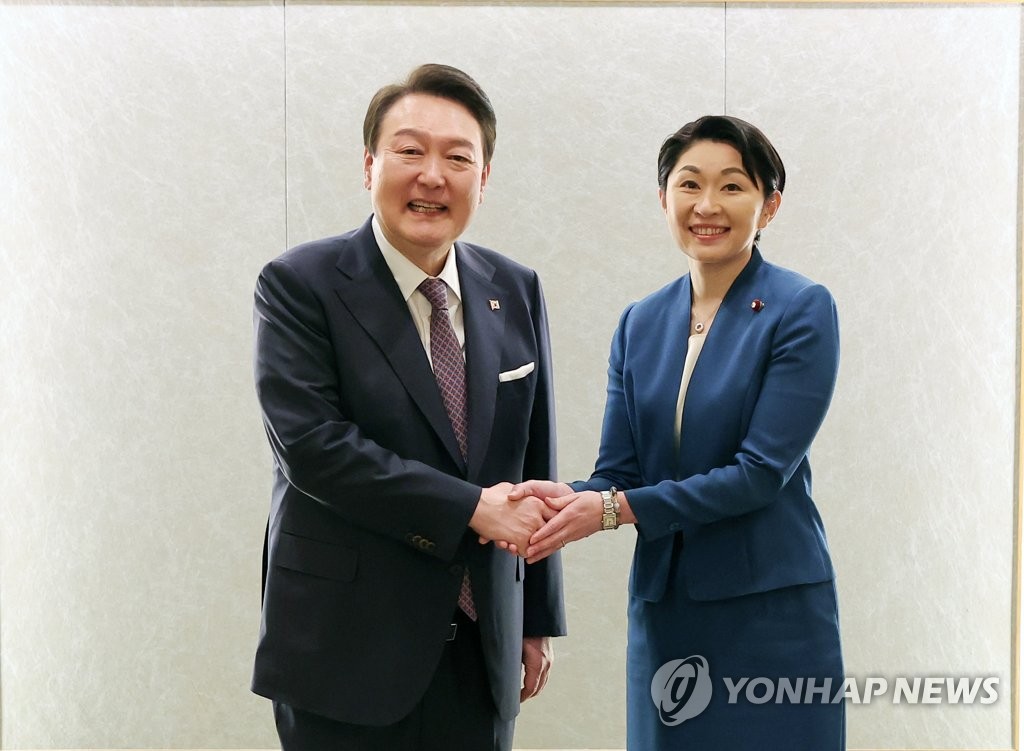 오부치 유코 일한의원연맹 부회장 접견하는 윤석열 대통령
