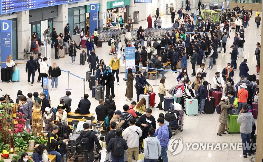인천공항 1일 평균 이용객 수 코로나 이전대비 66% 수준 회복