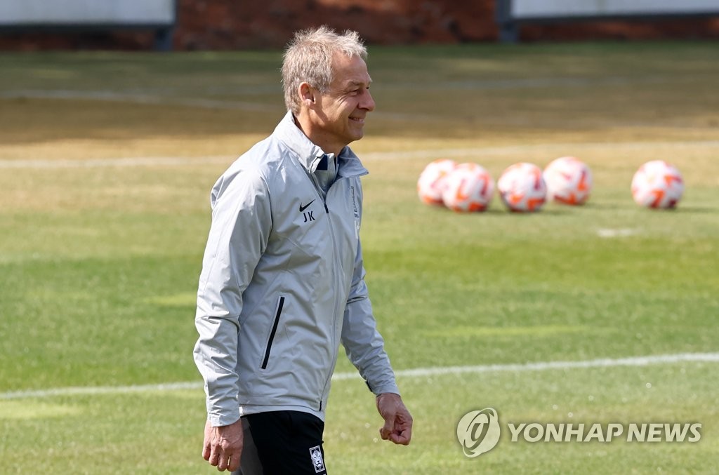 South Korea head coach, Jurgen Klinsmann, watches his players during a training session at the National Football Center in Paju, some 30 kilometers northwest of Seoul, on March 21, 2023. (Yonhap)