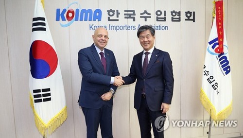 رئيس الرابطة الكورية للمستوردين يلتقي مع السفير المصري لدى سيئول