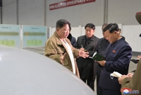  김정은 "무기급 핵물질 생산확대…위력한 핵무기생산 박차"