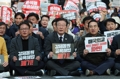범국민대회서 구호 외치는 이재명-박홍근