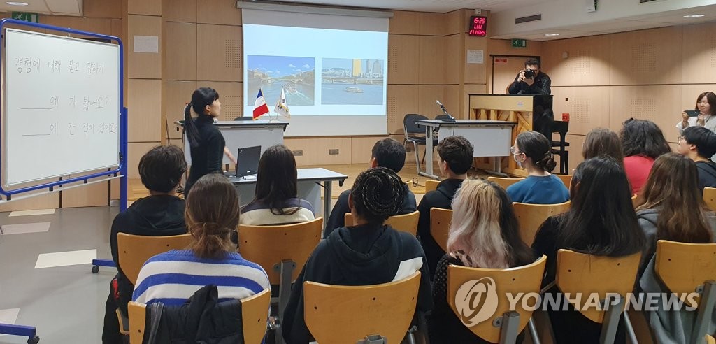 Bộ giáo dục Hàn Quốc quyết định tăng số lượng lịch thi Kiểm tra năng lực tiếng Hàn TOPIK tại nước ngoài