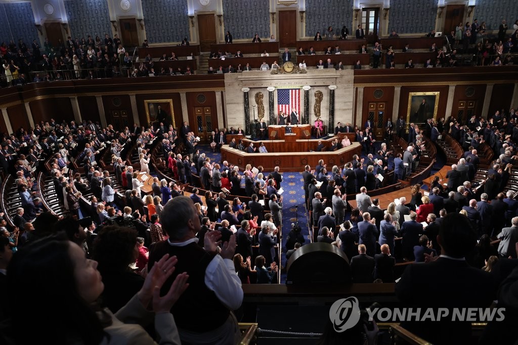South Korean President Yoon Suk Yeol receives a standing ovation during an address to a joint session of U.S. Congress at the Capitol in Washington on April 27, 2023. (Yonhap)