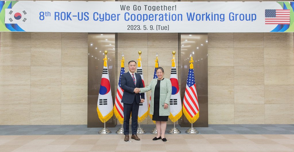 Choi Byong-ok (L), the director general of the defense ministry's defense policy bureau, shakes hands with Mieke Eoyang, the U.S. deputy assistant secretary of defense for cyber policy, as they meet for the allies' Cyber Cooperation Working Group session at the ministry in Seoul on May 9, 2023, in this file photo released by the ministry. (PHOTO NOT FOR SALE) (Yonhap)