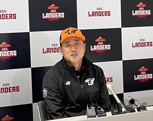 New Hanwha Eagles manager Choi Won-ho speaks at his introductory press conference at Incheon SSG Landers Field in Incheon, some 30 kilometers west of Seoul, before a Korea Baseball Organization regular season game against the SSG Landers on May 12, 2023. (Yonhap)