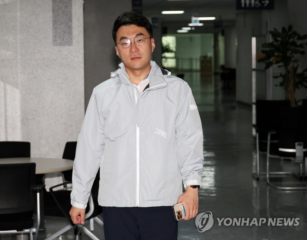 '코인 논란' 김남국 의원, 자진 탈당
