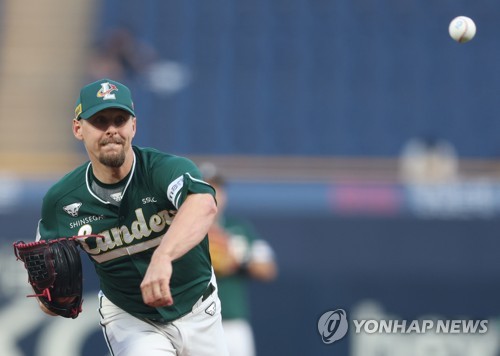 SSG Landers starter Kirk McCarty pitches against the NC Dinos during the bottom of the first inning of a Korea Baseball Organization regular season game at Changwon NC Park in Changwon, 300 kilometers southeast of Seoul, on May 16, 2023. (Yonhap)