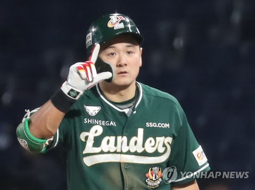 Choi Joo-hwan of the SSG Landers celebrates his single against the NC Dinos during the top of the seventh inning of a Korea Baseball Organization regular season game at Changwon NC Park in Changwon, 300 kilometers southeast of Seoul, on May 16, 2023. (Yonhap)