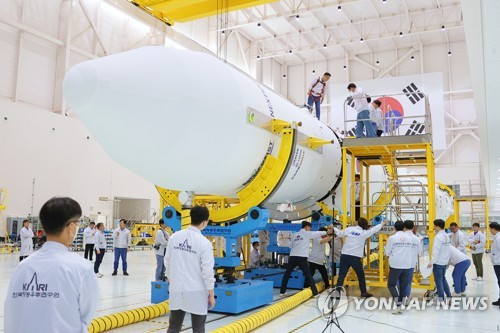 ２４日打ち上げの韓国国産ロケット　きょう発射台に移動・起立