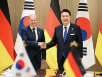 الرئيس يون والمستشار الألماني يتفقان على الإسراع في إبرام اتفاقية حماية سرية عسكرية