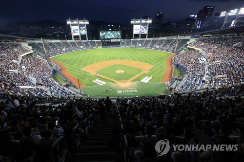 Twins beat Giants to open highly-anticipated KBO series